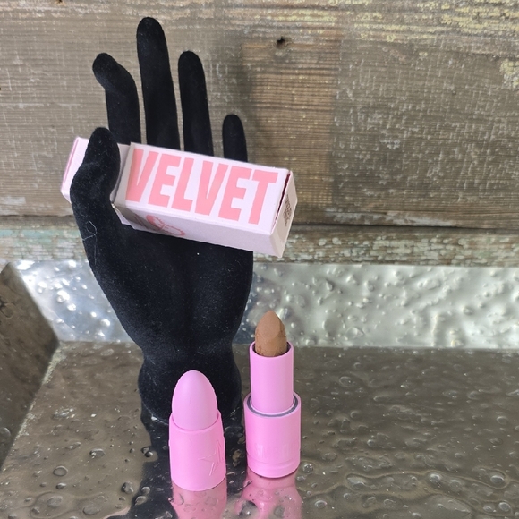 Jeffree Star Other - Jeffree Star Velvet Trap Lipstick - Chocolate Fondue, RARE!  NWT